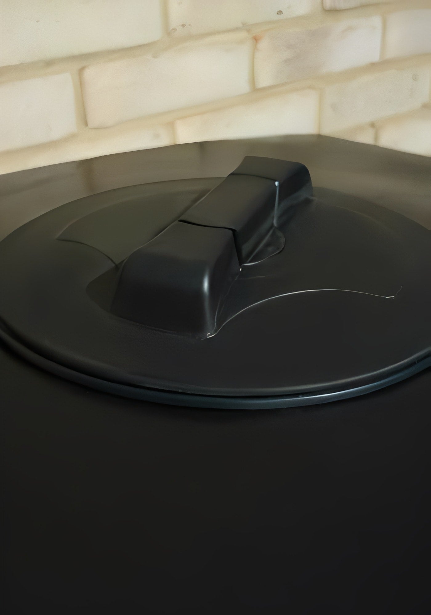 1275 Litre Water Tank Black Virgin Polymer top view with secure lid