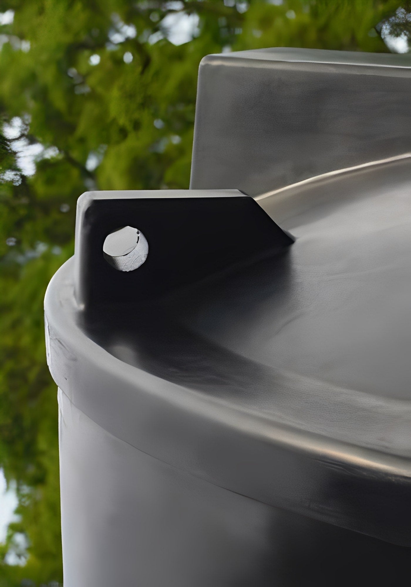 20000 Litre Water Tank - Non Potable close-up of the durable structure and attachment point.
