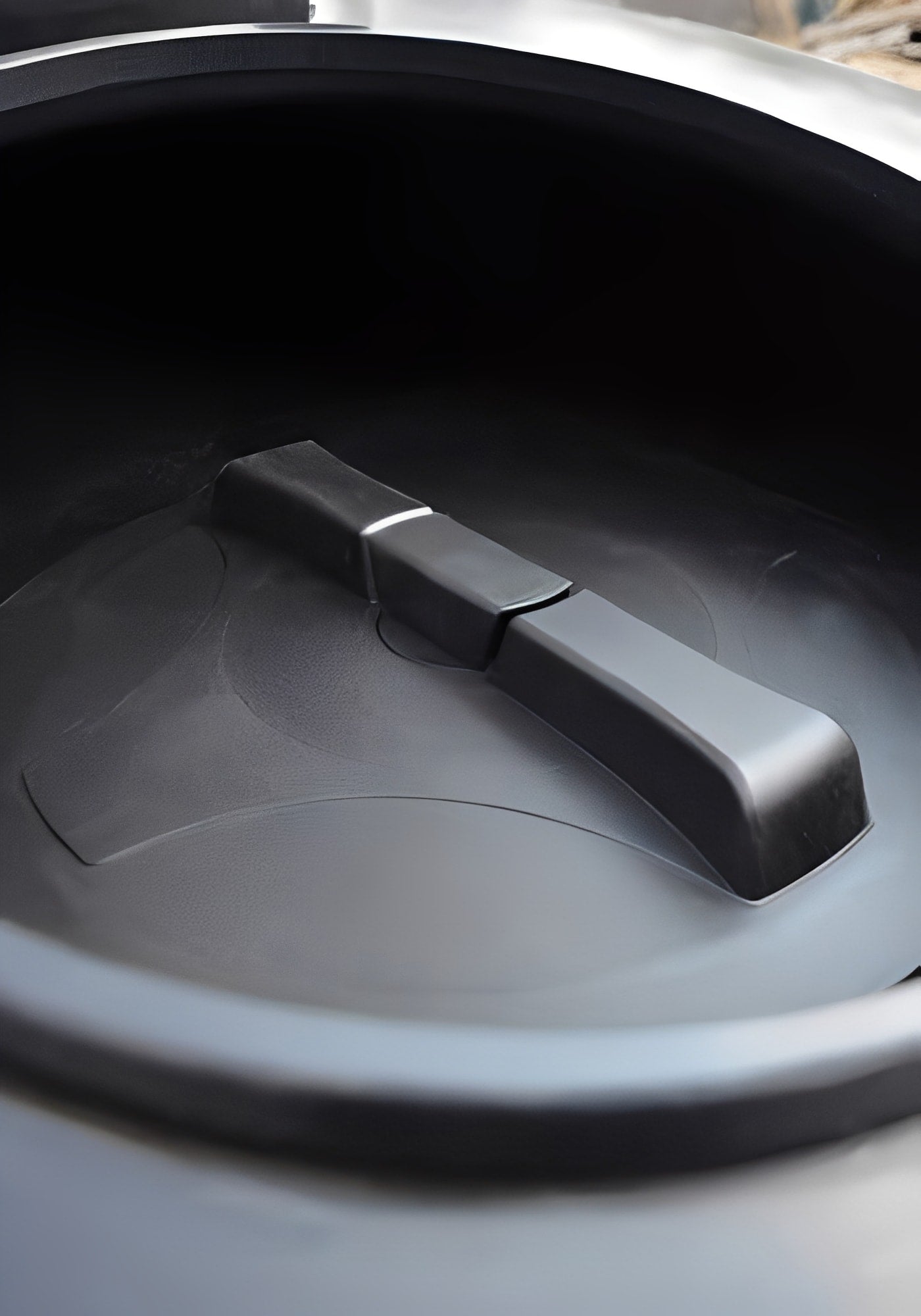 Top view of the lid of a Bunded Water Tank 5000 Litre, showcasing its robust design and secure handle.