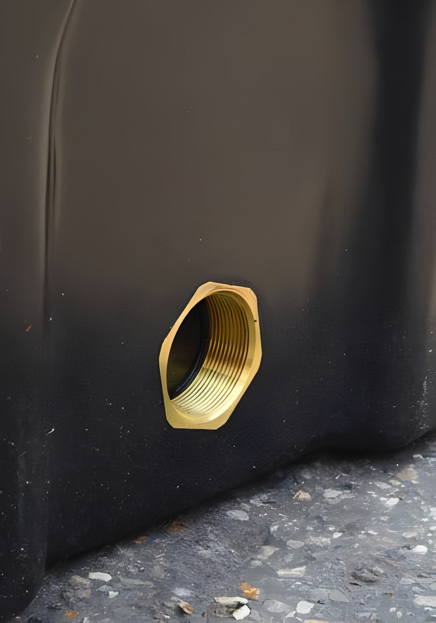 5500 Litre Water Tank in Opaque Plastic showing the brass fitting connection.