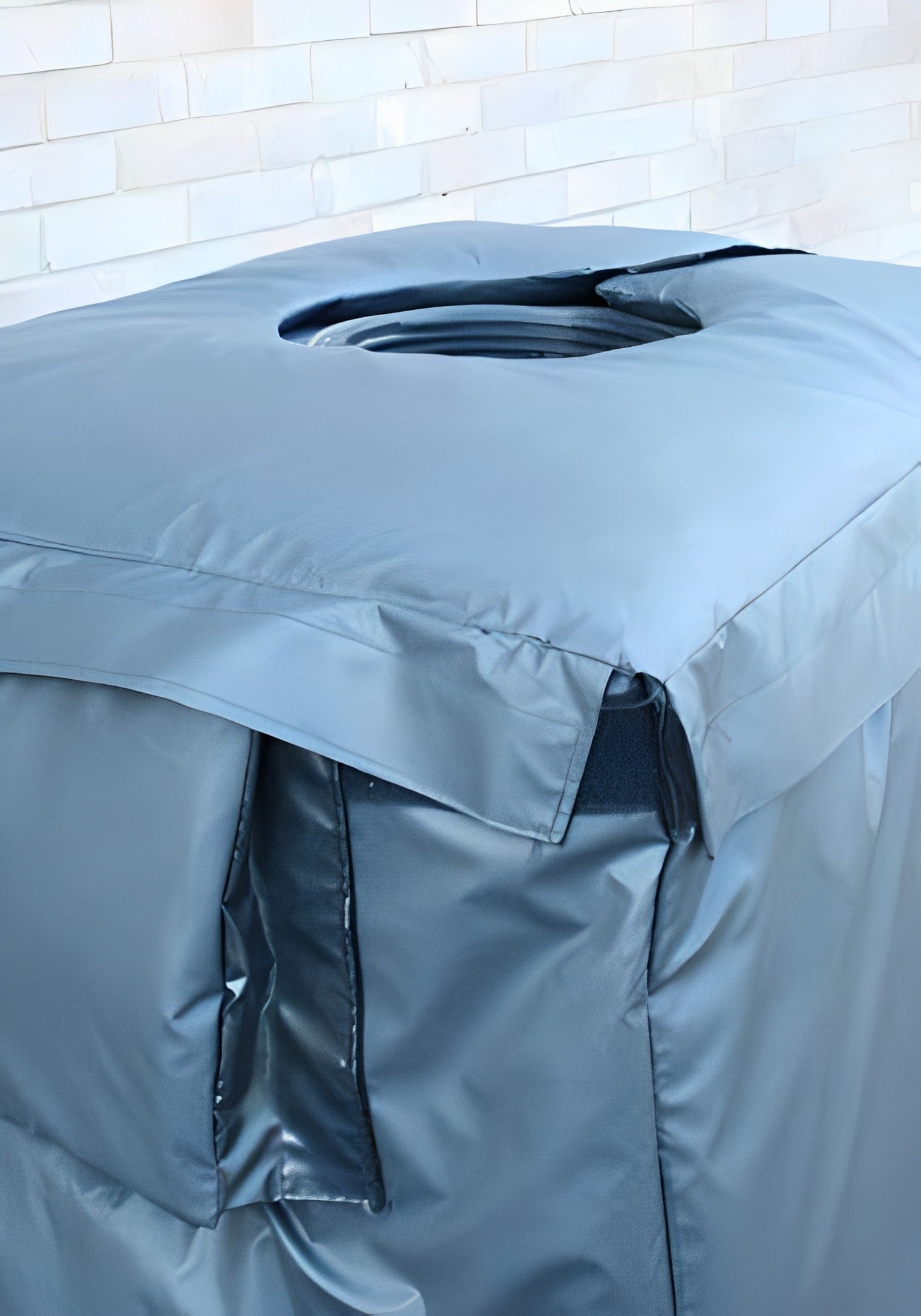 825 Litre Insulated Water Tank with cover detail showing reinforced seams and insulation layer.