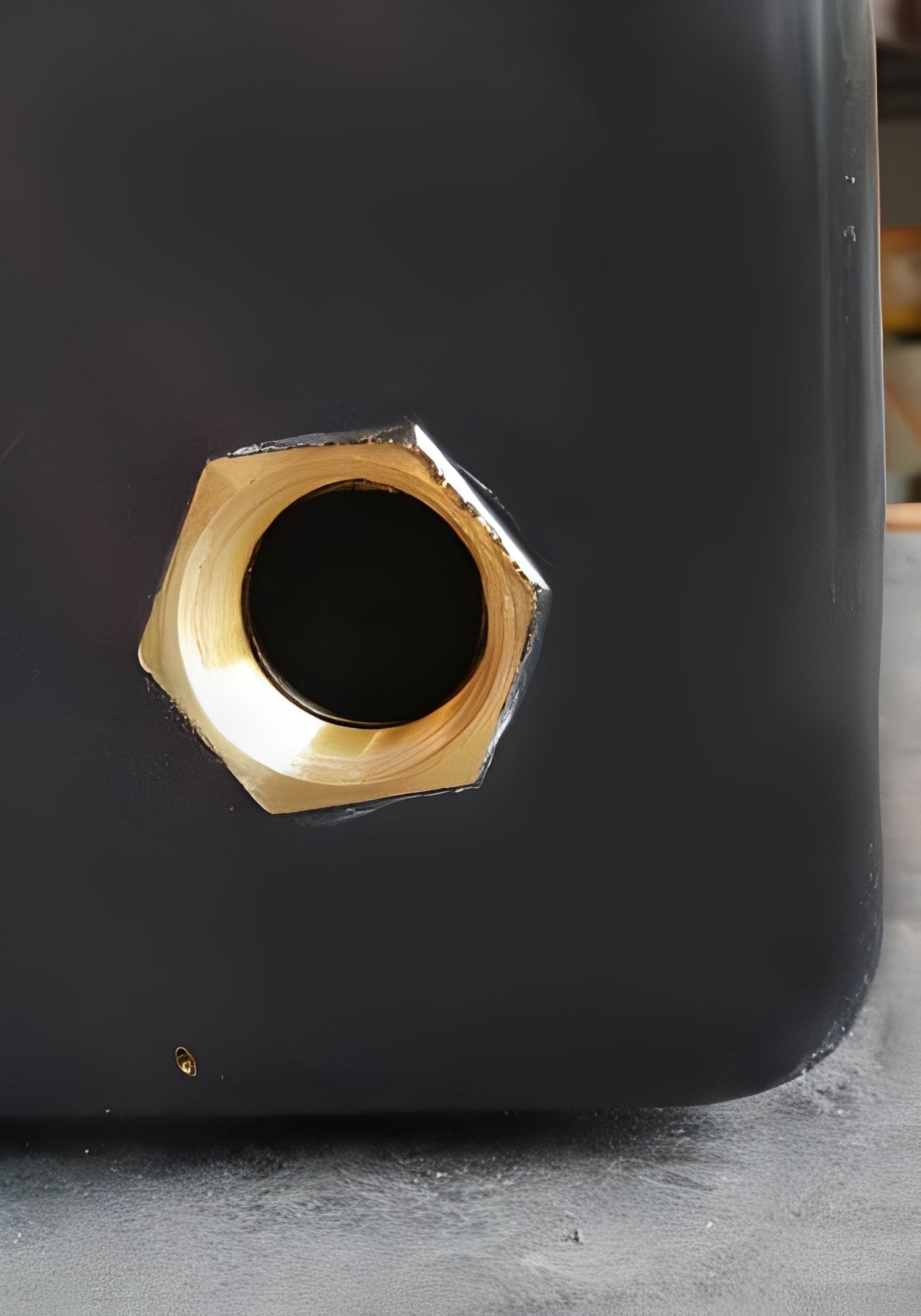 Potable Water Tank 500 Litre V1 showing the brass fitting detail for secure water connection.